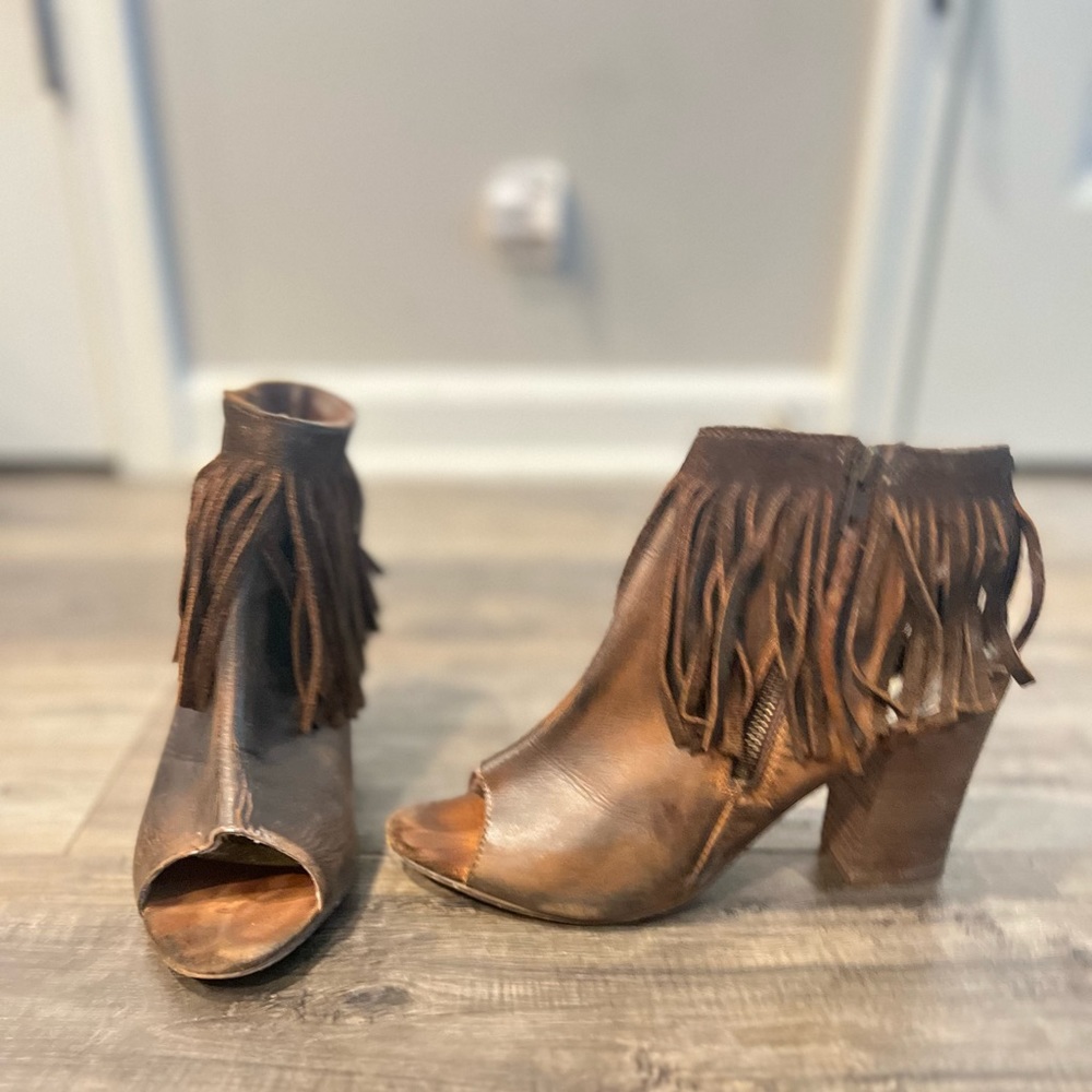 Diba Tru brown leather fringe heels *size 10*